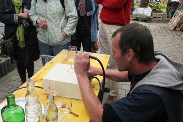 Philippe Paoletti glass cutting International Glass Festival 2011